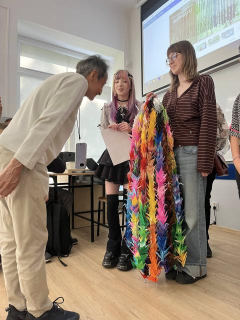 Gość z Japonii - przygotowania do Święta Szkoły